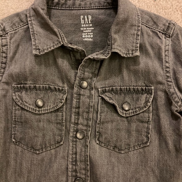 Adorable GAP Toddler Shirt - Picture 2 of 3